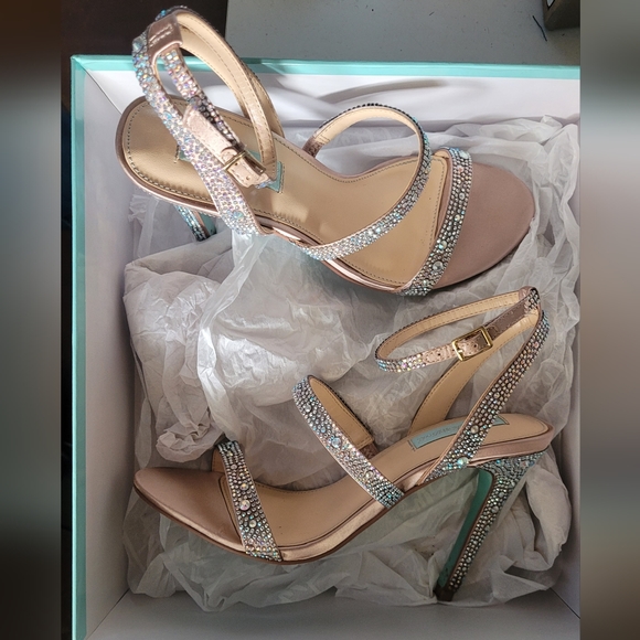 Blue by Betsey Johnson Women's Sb-Aubry Heeled Sandal, Champagne size 7.5 - Picture 2 of 7